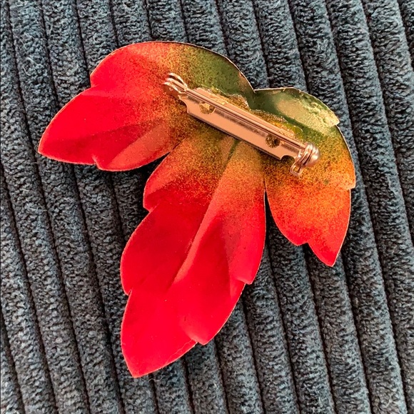 Fall leaf pin - Picture 2 of 4